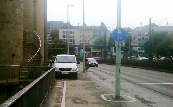 Parkplatz auf der Deutzer Brücke